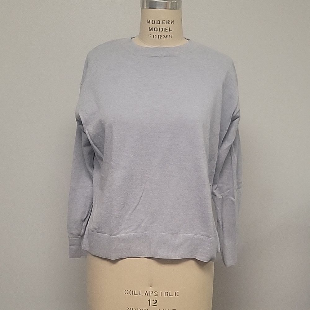 Banana Republic powder blue cotton. Crewneck. Side vents. Size M